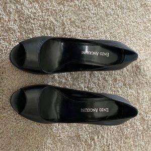 Never been worn Enzo Angiolini. Size 5. Black.